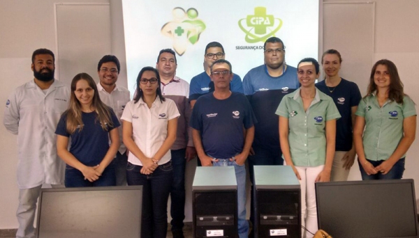 Gestão 2017/2018 tomou posse em 16 de outubro e é presidida pela técnica de laboratório Elaine Cristina de Souza (Foto: UnIFAI).
