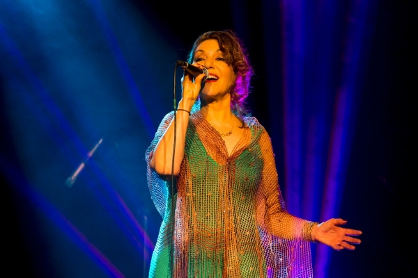 Circuito Cultural Paulista traz Vânia Bastos e Babado de Chita a Adamantina. (Foto: Assessoria de Imprensa)