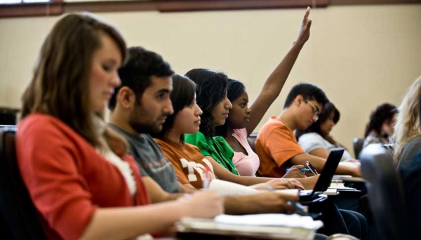 Projeto prevê que os alunos escolham a área na qual vão se aprofundar já no início do ensino médio (Imagem: Ilustração).