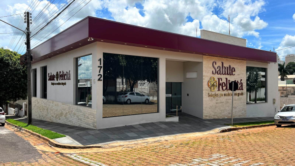 Clinica fica na Rua General Isidoro, 172, centro, esquina com a Alameda Navarro de Andrade, em Adamantina (Imagem: Siga Mais).