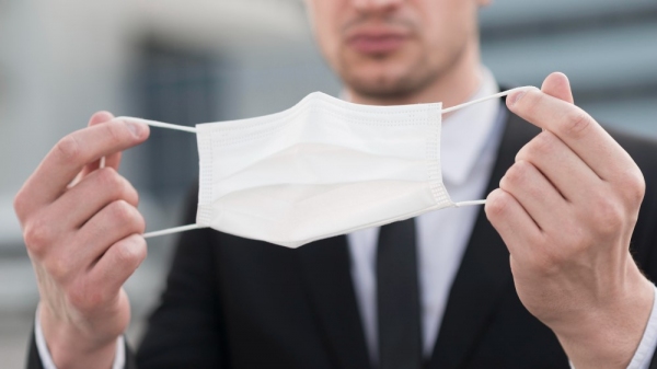 Multas aplicadas pelo Estado na pandemia, como pelo não uso de máscaras, serão canceladas conforme projeto de lei aprovado (Freepik).