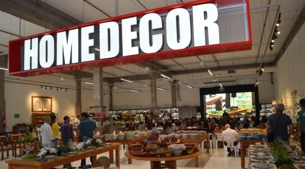 No Home Decor Cocipa, quem ajuda tem a chance de ganhar um kit para mesa posta (Foto: Maicon Moraes/Siga Mais).