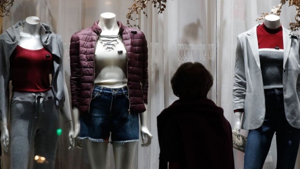 Consumidor pode ir às compras em horário ampliado do comércio, com funcionamento noturno (Imagem ilustrativa/Fernando Frazão/Agência Brasil).