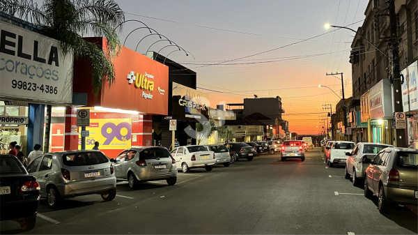Rua Deputado Salles Filho, centro de Adamantina (Arquivo/Siga Mais).
