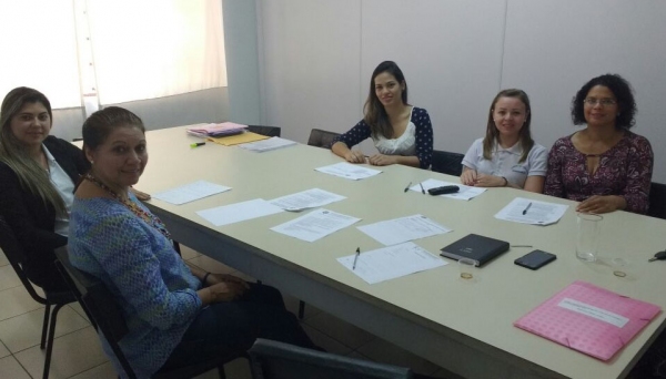 Reunião do CMDCA analisa a documentação das entidades de Adamantina visando outorgar o certificado de registro (Foto: Da Assessoria).