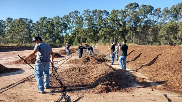 Pátio de compostagem em Adamantina, onde o material é processado (Divulgação/Centro Universitário de Adamantina).