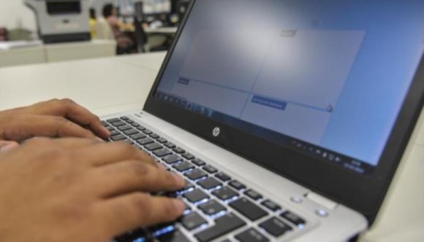 As regiões Norte e o Nordeste apresentaram as menores proporções de domicílios com microcomputador (26,7% e 30,3%, respectivamente (Foto:  Agência Brasil/EBC).