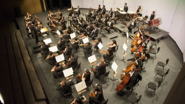 Grupo ? formado exclusivamente por estudantes de diversas ?reas como: Metais, Madeiras, Percuss?o e Piano que est?o no n?vel intermedi?rio (Divulga??o).