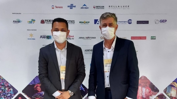 O secretário de saúde Gustavo Taniguchi Rufino e o prefeito Márcio Cardim estiveram no 4º Conexidades (Da Assessoria).