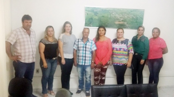 Prefeito Ismael Calori, Érica, Fabiana, Sidney, Milena, Vamila, Eliana e Mônica (Foto: Cedida).