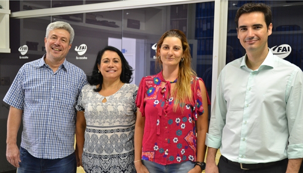 Coordenadores dos cursos de História, Pedagogia, Educação Física e Administração da UniFAI comemoram a avaliação do GE; da esquerda para a direita: Marcos Martinelli, Siomara Augusta Ladeia Marinho, Gabriela Gallucci Toloi Cardoso e Igor Terraz Pinto (Foto: Priscila Caldeira).