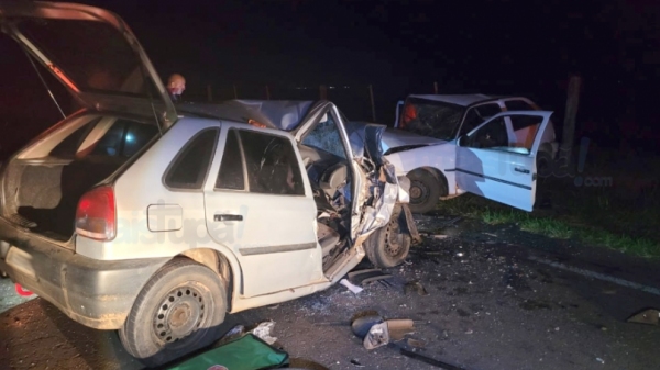 Os dois veículos envolvidos no acidente (Foto: Diego Pereira/Mais Tupã!).