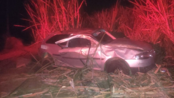 Posição final do automóvel, após o acidente (Cristiano Nascimento/Jornal Cidade Aberta/OC).