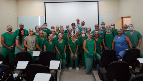 Cerca de 35 pessoas, sendo 11 professores e 24 alunos dos cursos de Medicina e Medicina Veterinária da UniFAI, participam de um curso teórico-prático de Práticas Cirúrgicas em São Paulo, em parceria com a Universidade Federal de São Paulo ? Unifesp (Foto: Unifai).