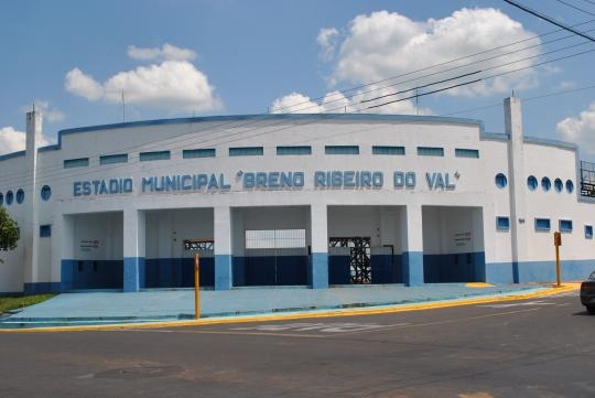 Estádio Municipal Breno Ribeiro do Val, em Osvaldo Cruz, foi interditado pela Federação Paulista de Futebol (Foto: Arquivo/OCNet).