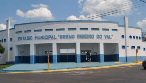 Estádio Breno Ribeiro do Val, de Osvaldo Cruz, está entre os mais de 50 estádios foram interditados pela Federação Paulista de Futebol, para realização de competições oficiais (Foto: Arquivo/OCNET).