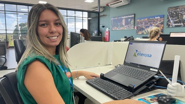 Dayane Freitas, uma estagiária bem-sucedida no Grupo Energisa. Aluna do curso de Jornalismo na época, ela ingressou na Energisa Sul-Sudeste em 2016, foi efetivada em 2018, e hoje atua na área de Gestão de Sustentabilidade do Grupo Energisa (Da Assessoria).