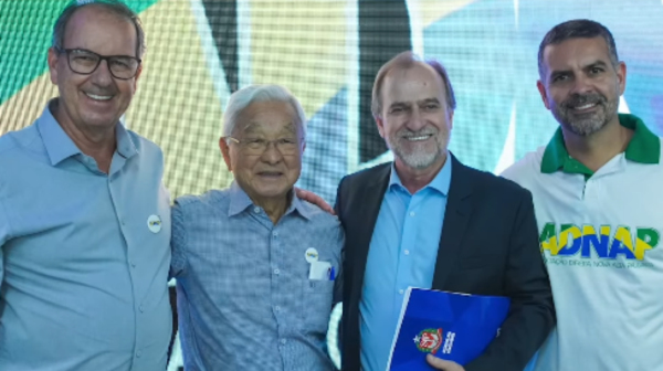 Prefeito Tiveron; Takashi Nishimura, do Grupo Jacto; deputado Dirceu Dalben; e Wilson Alcantara, secretario municipal de gabinete, no Congresso CPDAP (Divulgacao/ADNAP).