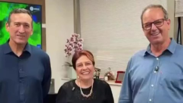 Carlos Barbosa, deputada Edna Macedo e prefeito Tiveron (Reproducao).