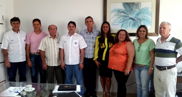 Cardim se reuniu com professores da FAI e representantes locais da CATI e APTA (Foto: Central de Comunicação).
