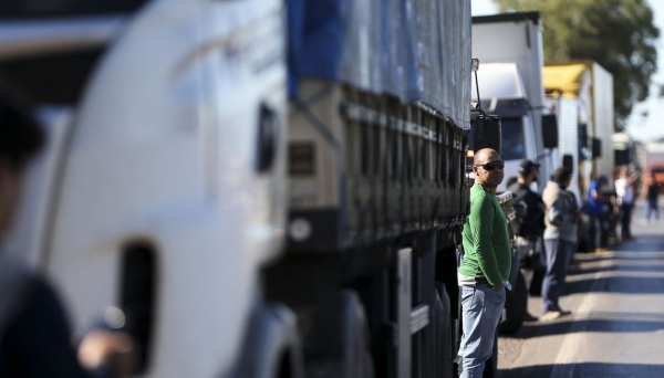 Decreto permite ao governo assumir o controle de caminhões para desobstruir as rodovias (Foto: Marcelo Camargo/Agência Brasil).