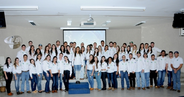 Alunos do 6º termo após a realização do 11º Dia de Campo (Foto: Assessoria de Imprensa).
