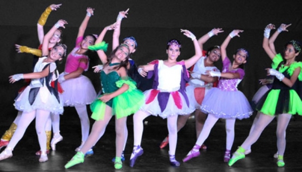 Parte do elenco de Divertida Mente. Musical será apresentado neste sábado em Inúbia Paulista (Foto: Divulgação).