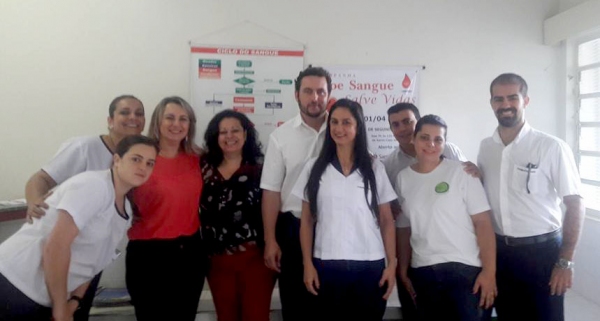 Funcionários de loja do comércio local participaram da campanha (Foto: Assessoria de Imprensa).