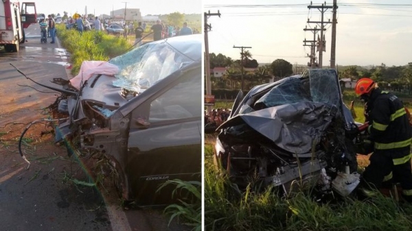 Os dois veículos envolvidos no acidente: o Corolla com a frente arrancada e o Cruze com bombeiros prestando socorro (Foto: Cedida/Valdecir Luís de Souza).