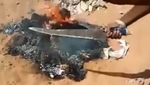 Vídeo mostra presos em Alcaçuz supostamente queimando corpos em fogueiras (Imagem: Reprodução).