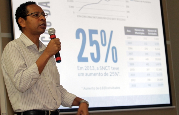 Para os organizadores do CICFAI 2015, a presença do diretor do Departamento de Popularização e Difusão de Ciência e Tecnologia da Secretaria de Ciência e Tecnologia para Inclusão Social do Ministério da Ciência, Tecnologia e Inovação, Prof. Dr. Douglas Falcão Silva, evidencia o reconhecimento nacional que o evento conquistou ao longo de seus quase dez anos de realização (Foto: MCTI).