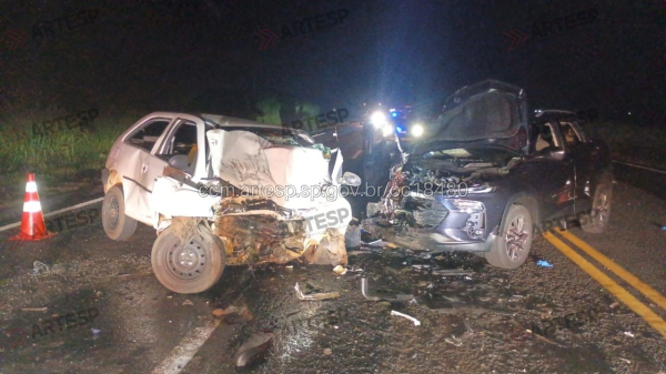 Autom?vel VW Gol e o SUV Chevrolet Tracker envolvidos no acidente (CCM/Artesp).