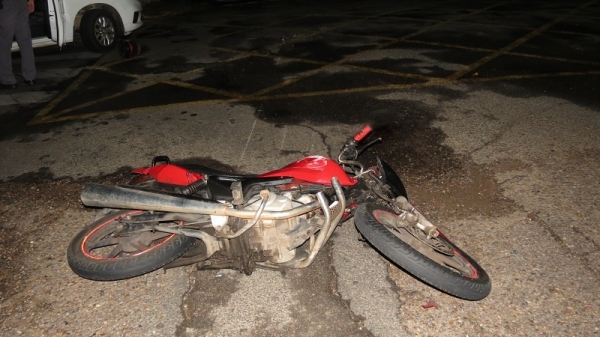 Moto foi atingida por camionete em cruzamento de Dracena, matando o piloto (Foto: Jorge Zanoni).