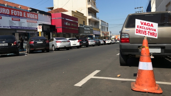 Centro de Adamantina, na manhã desta sexta-feira (Foto: Siga Mais).