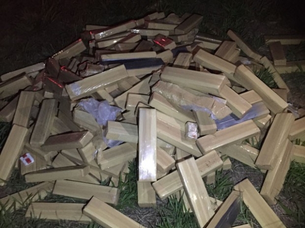 Carro que capotou ontem em Flórida carregava quase 1 tonelada de maconha