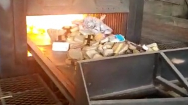 Droga foi incinerada na fornalha da caldeira de uma indústria (Divulgação/Polícia Civil).