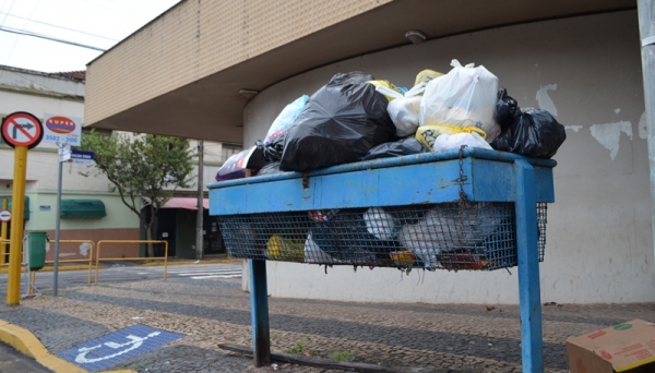No feriado de sábado (9) não haverá coleta de lixo (Foto: Acácio Rocha).