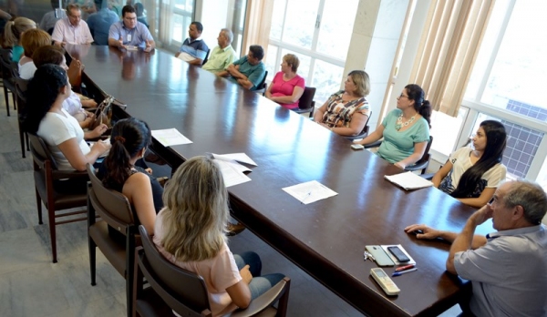 Na reunião, presidida pelo prefeito Dr. Pacheco, membros do Conselho Municipal de Saúde expuseram situação e cobraram providências (Foto: Acácio Rocha).