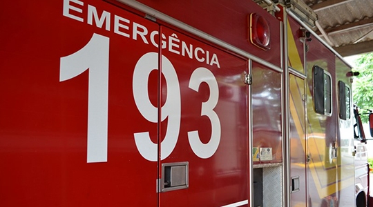 Bombeiros de Adamantina fizeram o resgate do corpo no Rio do Peixe, em Mariápolis (Arquivo/Siga Mais).