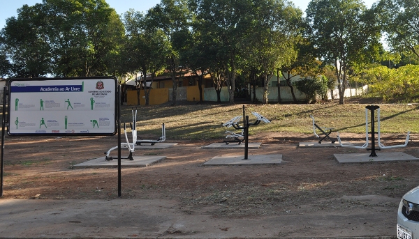 Prefeitura inaugura e entrega à população Academia ao Ar Livre do Parque Itamarati (Assessoria de Imprensa).