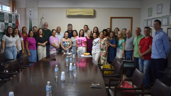 Assinatura dos termos aditivos entre a administra??o municipal e as organiza??es da sociedade civil (Da Assessoria/PMA).