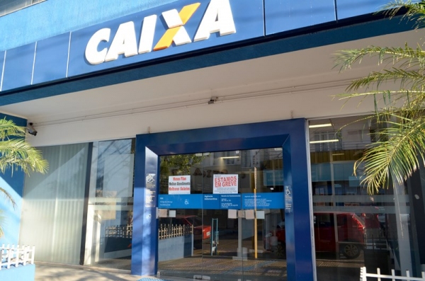 Greve atinge desde ontem (6) as agências bancárias de Adamantina (Foto: Acácio Rocha)
