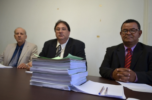 Luiz Carlos Galvão, Fábio Roberto Amadio e Roberto Honório de Oliveira, na abertura da segunda série de depoimentos, na tarde de hoje (Foto: Acácio Rocha).