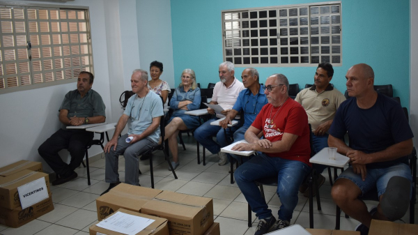 Entrega das cestas a representantes de entidades locais (Cedida/PMA).