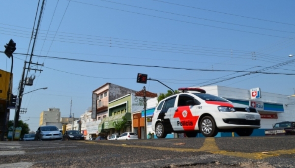 Policia Militar fiscaliza as infrações municipais e receita com multas deve ser reinvestida pela Prefeitura em melhorias para o trânsito (Foto: Siga Mais).