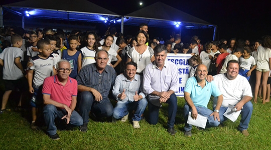 Presidente da ACREA, Noriko Onishi Saito; secretário de educação do município, Osvaldo José; pró-reitor de ensino Délcio Cardim; reitor Paulo Sergio da Silva; prefeito Márcio Cardim; pró-reitor de Extensão, Prof. Dr. Vagner de Oliveira; e locutor Luiz Nery durante I Festival JUNIFAI Kids (Foto: Priscila Caldeira).