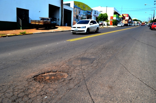 Recapeamento da Via de Acesso consumiu RR 356 mil e já apresenta falhas, um ano após sua execução (Foto: Acácio Rocha)