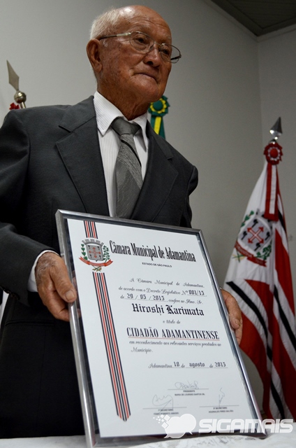 Câmara Municipal entrega título de Cidadão Adamantinense a Karimata