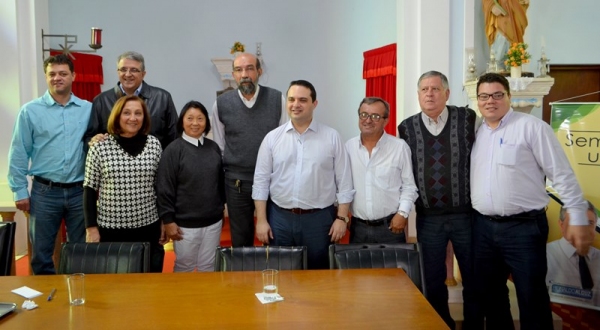 Deputados Reinaldo Alguz e Evandro Gussi são recebidos em Adamantina, e anunciam recursos financeiros para Santa Casa (Foto: Acácio Rocha).
