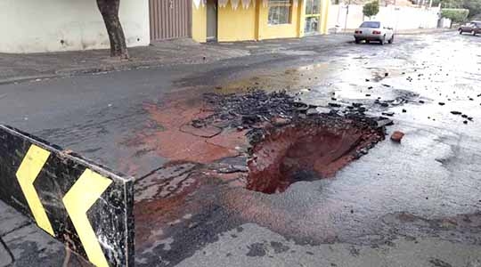 Proposta prevê aplicação de multa para quem abrir buracos e não executar a recuperação do asfalto em vias públicas em caso de necessidade de valas para ligações de água, esgoto ou outras providências (Ilustração).